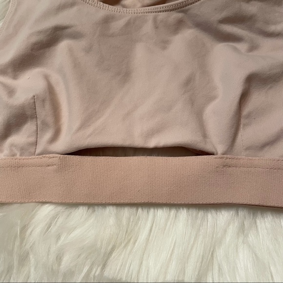 EUC ALO Yoga Pink Sports Bra. Medium. - Picture 4 of 4